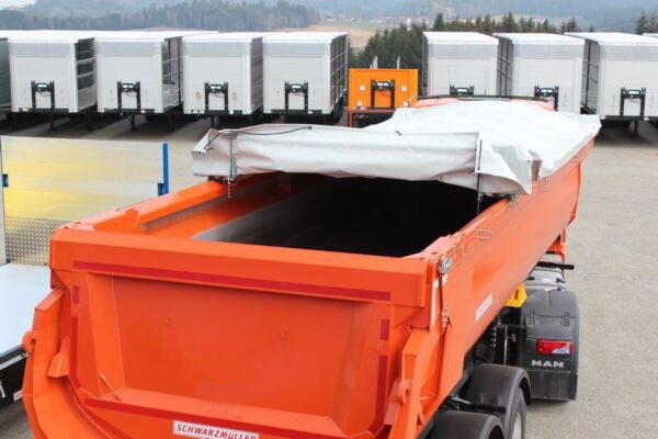 OPTIONAL: Rollverdeck – wahlweise manuell oder über elektrische Fernsteuerung bedienbar