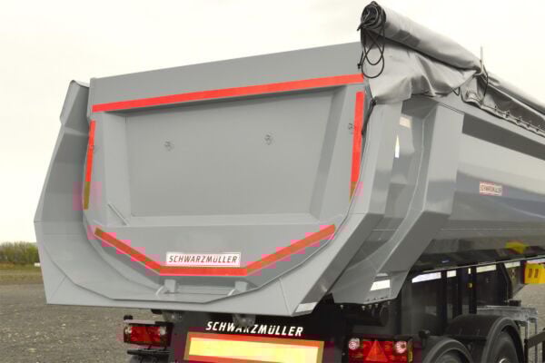 Stahl-Rückwand = Pendelwand mit versenkter Lagerung und autom.-mech. 2-Haken-Zentralverschluss